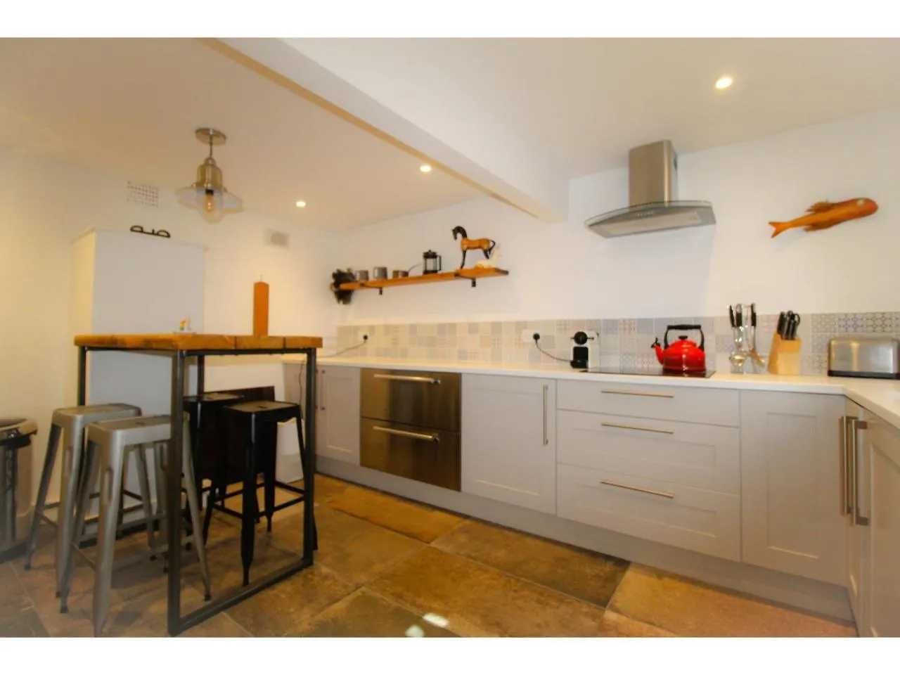 Terraced Kemptown House With A Balcony By The Sea contacts